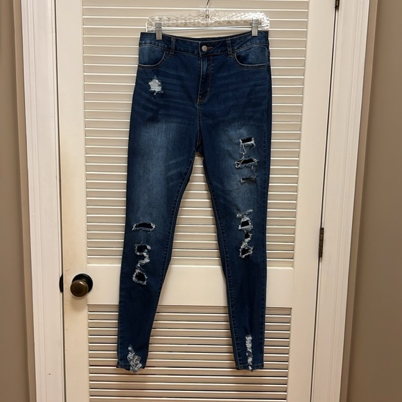 Versona Modern Distressed Jeans in Medium Wash, Size 10 - Picture 3 of 17